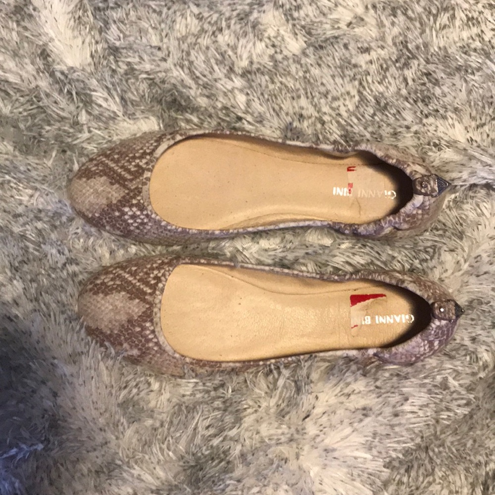 Gianni Bini Flats